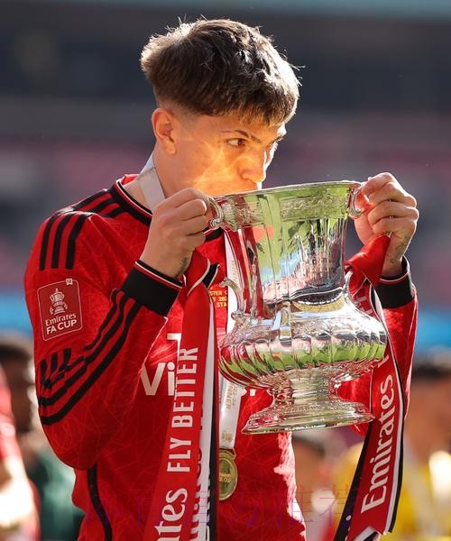 加纳乔拒绝利雅得胜利的报价 希望继续留在英超 加纳乔拒绝利雅得胜利的报价 希望继续留在英超